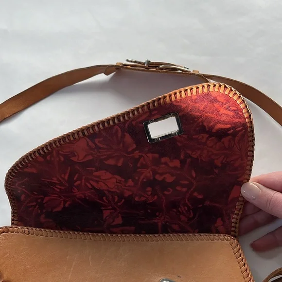 Vintage Tooled Unbranded Leather Purse - Picture 8 of 15